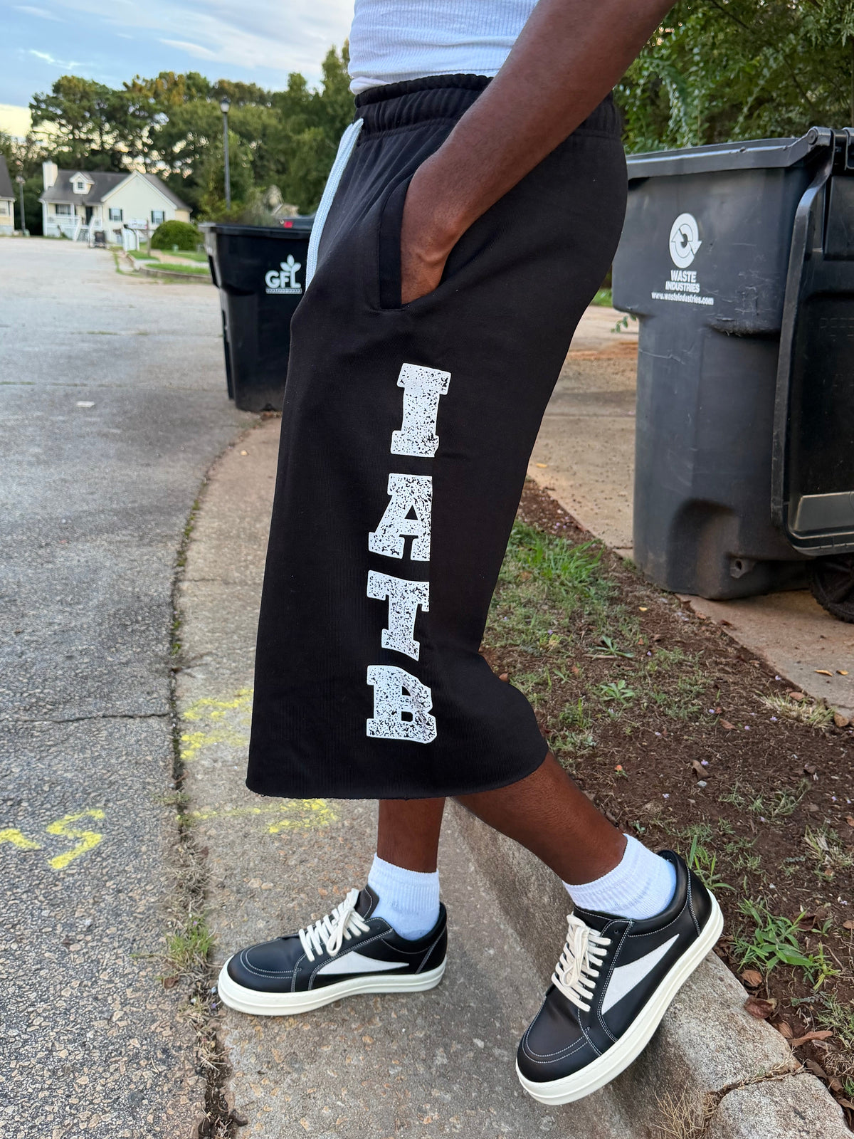 I AM TRENDING SWEATSHORTS