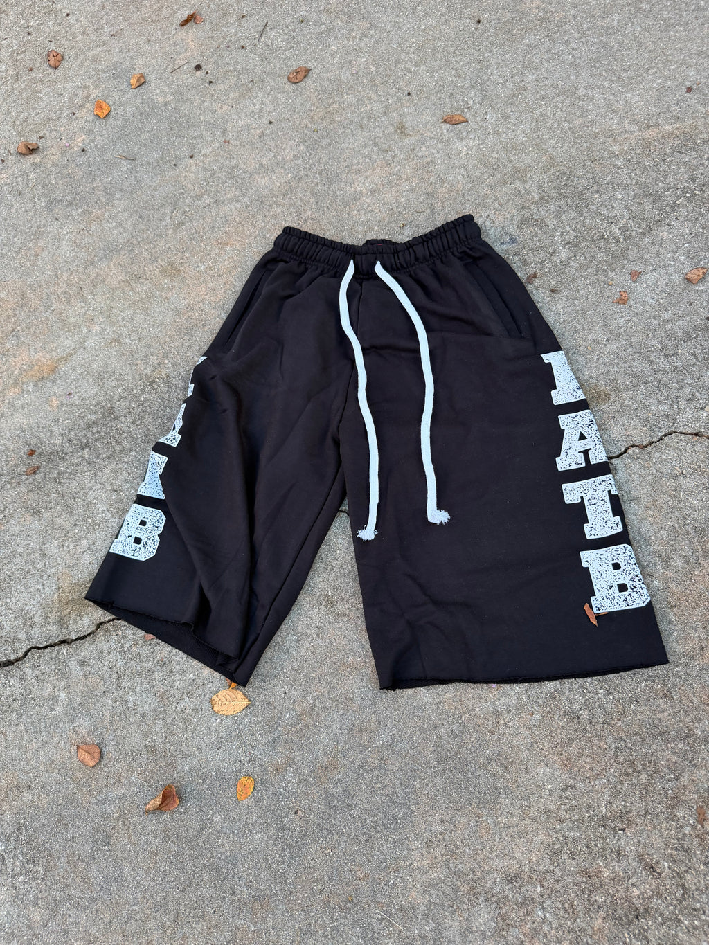 I AM TRENDING SWEATSHORTS
