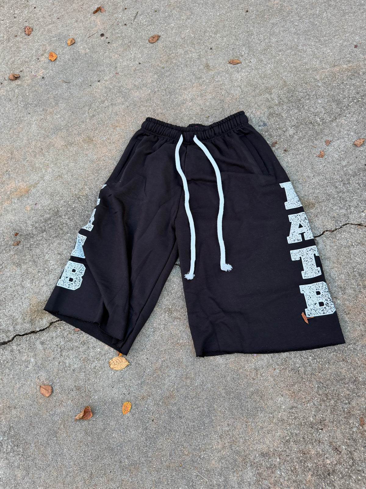 I AM TRENDING SWEATSHORTS