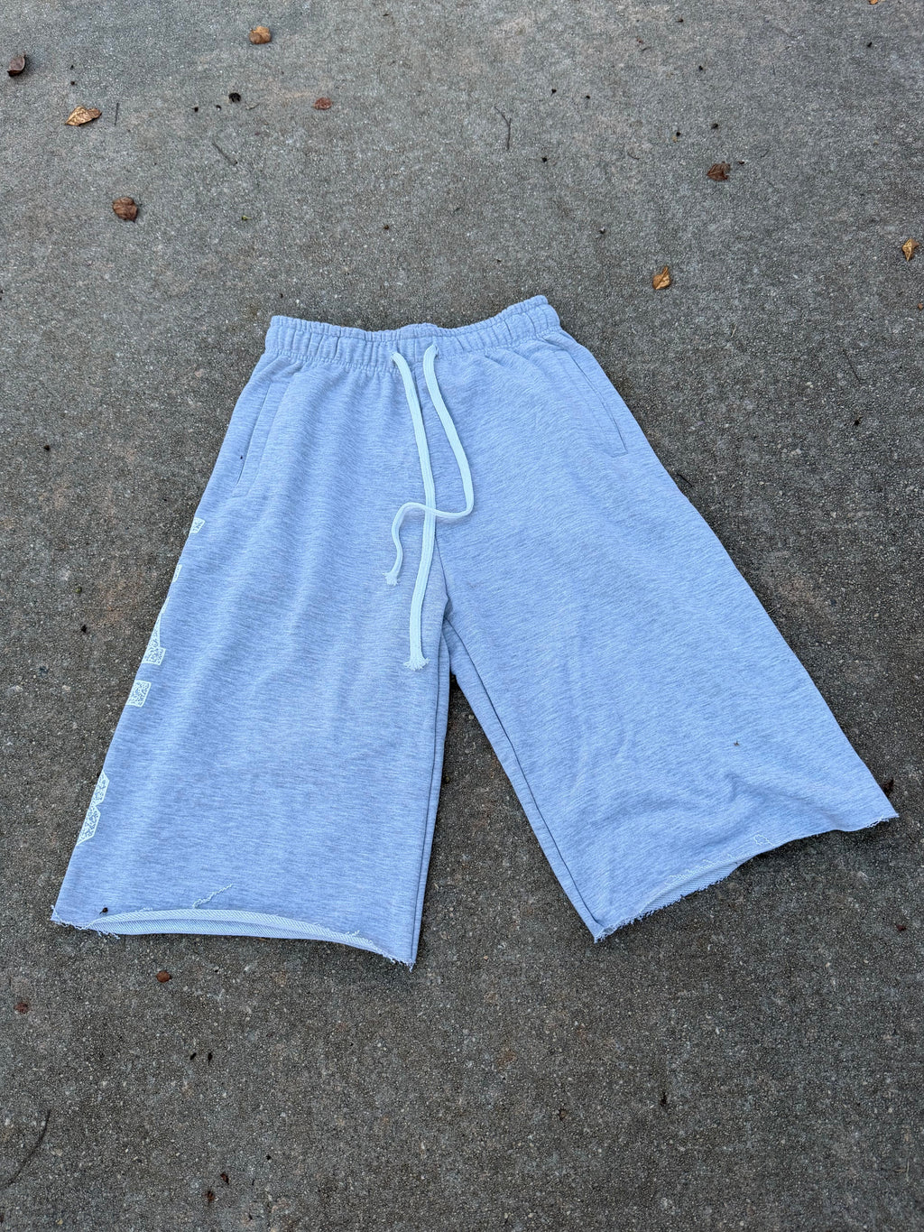 I AM TRENDING SWEATSHORTS