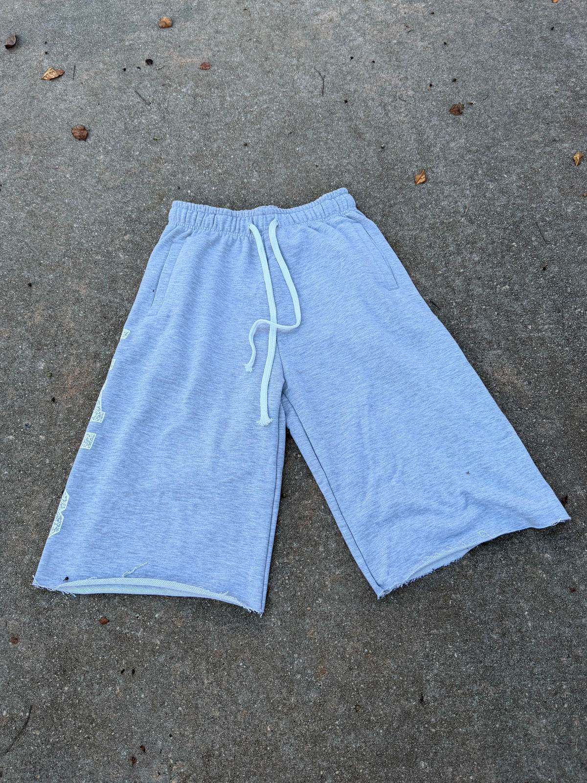 I AM TRENDING SWEATSHORTS